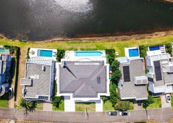 Sobrado com 932m², 4 dormitórios, 4 suítes, 4 vagas, Enseada Lagos em Xangri-lá