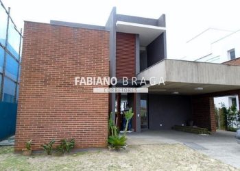 Sobrado com 330m², 4 dormitórios, 4 suítes, 2 vagas, Malibu em Xangri-lá