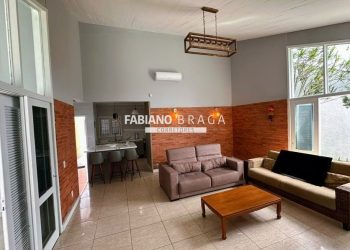 Casa com 155m², 3 dormitórios, 1 suíte, 2 vagas, no bairro Centro em Xangri-Lá