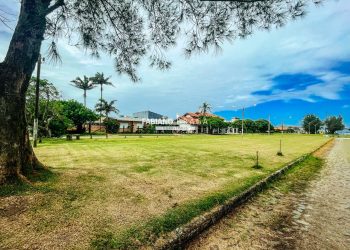 Casa com 200m², 4 dormitórios, 2 suítes, 1 vaga, no bairro Centro em Xangri-lá