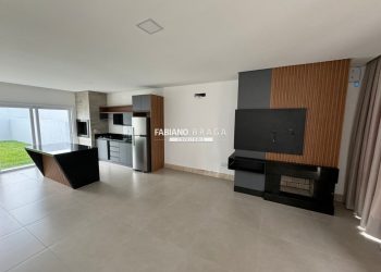 Casa com 101m², 3 dormitórios, 1 suíte, 2 vagas, no bairro Centro em Xangri-lá