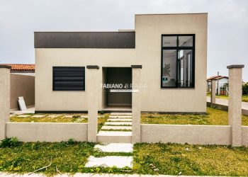 Casa com 75m², 2 dormitórios, 1 suíte, no bairro Noiva Do Mar em Xangri-lá