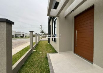 Casa com 75m², 2 dormitórios, 1 suíte, no bairro Noiva Do Mar em Xangri-lá