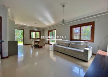 Casa com 182m², 3 dormitórios, 1 suíte, 2 vagas, no bairro Atlântida em Xangri-Lá