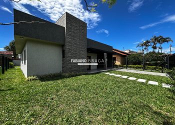 Casa com 192m², 3 dormitórios, 1 suíte, 2 vagas, no bairro Atlântida em Xangri-Lá