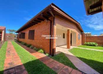 Casa com 159m², 3 dormitórios, 1 suíte, 2 vagas, no bairro Centro em Xangri-Lá