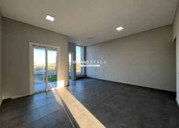 Casa com 100m², 3 dormitórios, 1 suíte, 2 vagas, no bairro Centro em Xangri-Lá