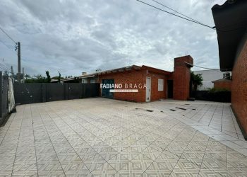 Casa com 146m², 3 dormitórios, 1 suíte, 2 vagas, no bairro Centro em Xangri-Lá