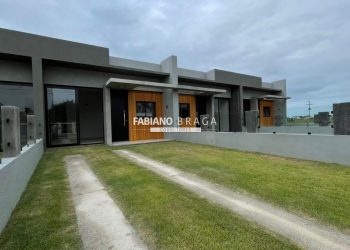 Casa com 90m², 3 dormitórios, 1 suíte, 2 vagas, no bairro centro em Xangri-Lá