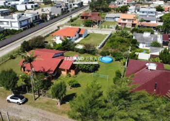 Casa com 225m², 4 dormitórios, 2 suítes, 2 vagas, no bairro Arpoador em Xangri-Lá