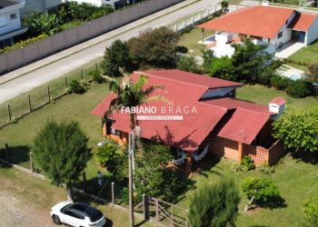 Casa com 225m², 4 dormitórios, 2 suítes, 2 vagas, no bairro Arpoador em Xangri-Lá