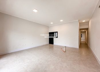 Casa com 104m², 3 dormitórios, 1 suíte, 1 vaga, no bairro Centro em Xangri-Lá