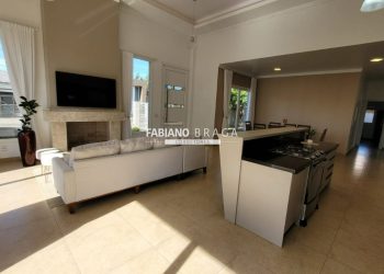 Casa com 188m², 3 dormitórios, 3 suítes, 2 vagas, no bairro Atlântida em Xangri-Lá