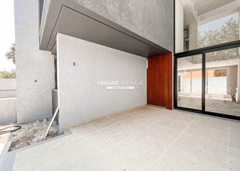 Casa com 156m², 4 dormitórios, 2 suítes, 2 vagas, no bairro Centro de Xangrilá em Xangri-lá