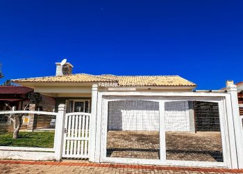 Casa com 288m², 4 dormitórios, 2 suítes, 4 vagas, no bairro Centro em Xangri-lá