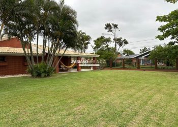 Casa com 210m², 4 dormitórios, 2 suítes, 6 vagas, no bairro Atlântida em Xangri-Lá