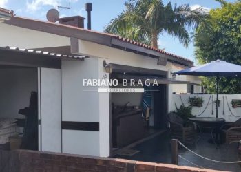 Casa com 390m², 3 dormitórios, 1 suíte, no bairro Centro de Xangrilá em Xangri-lá