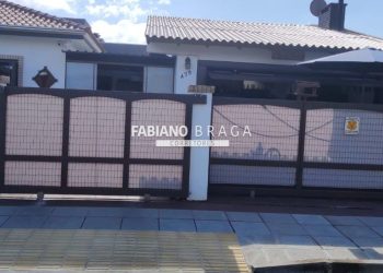 Casa com 390m², 3 dormitórios, 1 suíte, no bairro Centro de Xangrilá em Xangri-lá