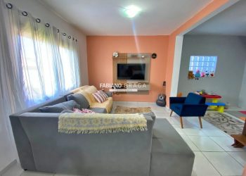 Casa com 299m², 4 dormitórios, 1 suíte, 2 vagas, no bairro centro em Xangri-lá