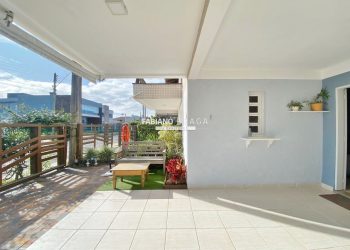 Casa com 119m², 3 dormitórios, 1 suíte, no bairro Centro em Xangri-Lá