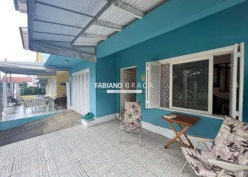 Casa com 127m², 3 dormitórios, 1 suíte, 2 vagas, no bairro Centro em Xangri-lá