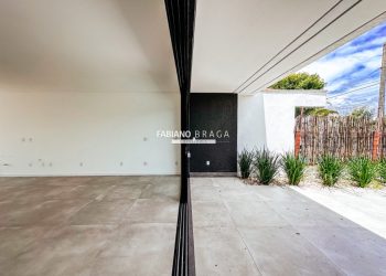 Casa com 124m², 3 dormitórios, 3 suítes, 2 vagas, no bairro centro em Xangri-lá