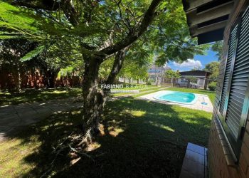 Casa com 147m², 3 dormitórios, 1 suíte, 4 vagas, no bairro Atlântida em Xangri-Lá