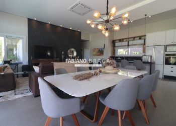 Casa com 300m², 4 dormitórios, 4 suítes, no bairro Atlântida em Xangri-Lá