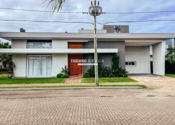 Sobrado com 263m², 4 dormitórios, 4 suítes, 2 vagas, Sea Coast em Xangri-lá