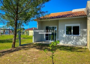 Casa com 70m², 2 dormitórios, 1 vaga, no bairro Noiva Do Mar em Xangri-lá