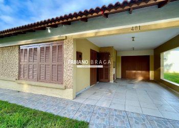 Casa com 76m², 4 dormitórios, 1 suíte, 2 vagas, no bairro Arpoador em Xangri-Lá