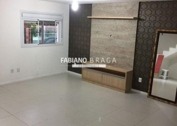 Casa com 75m², 3 dormitórios, 1 suíte, 1 vaga, no bairro Centro em Xangri-lá