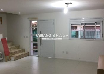 Casa com 75m², 3 dormitórios, 1 suíte, 1 vaga, no bairro Centro em Xangri-lá