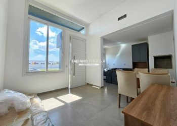 Casa com 75m², 2 dormitórios, 1 suíte, 2 vagas, no bairro Noiva do Mar em Xangri-Lá