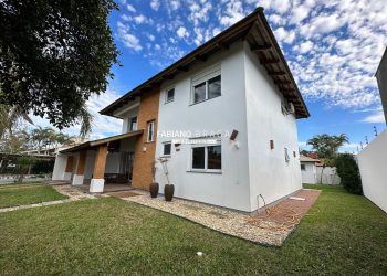 Casa com 230m², 4 dormitórios, 3 suítes, no bairro Atlântida em Xangri-lá