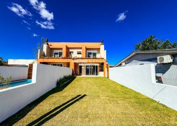 Casa com 155m², 3 dormitórios, 1 suíte, 2 vagas, no bairro Arpoador em Xangri-Lá