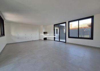 Casa com 123m², 3 dormitórios, 1 suíte, 2 vagas, no bairro Maristela em Xangri-lá