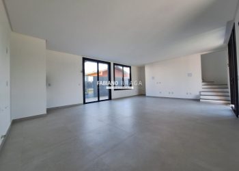 Casa com 123m², 3 dormitórios, 1 suíte, 2 vagas, no bairro Maristela em Xangri-lá