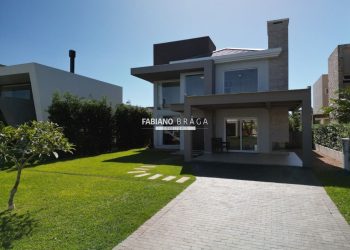 Sobrado com 330m², 5 dormitórios, 5 suítes, 2 vagas, Villaggio em Xangri-lá