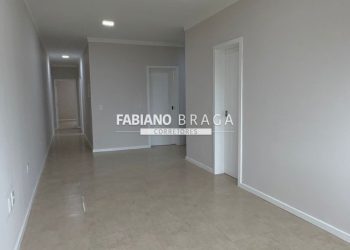 Casa com 96m², 2 dormitórios, 1 suíte, no bairro Centro em Xangri-lá