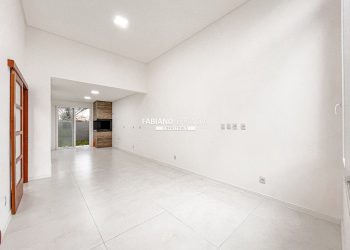 Casa com 75m², 3 dormitórios, 1 suíte, 2 vagas, no bairro Maristela em Xangri-lá