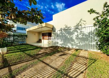 Casa com 163m², 3 dormitórios, 2 suítes, 2 vagas, no bairro Noiva Do Mar em Xangri-Lá