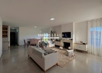 Casa com 154m², 3 dormitórios, 2 suítes, 2 vagas, no bairro Noiva Do Mar em Xangri-lá