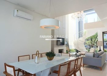 Sobrado com 250m², 4 dormitórios, 4 suítes, 2 vagas, Malibu em Xangri-lá