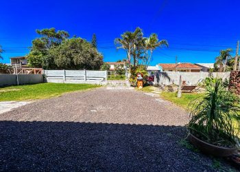 Casa com 210m², 4 dormitórios, 4 vagas, no bairro Centro em Xangri-lá