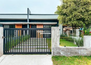 Casa com 104m², 3 dormitórios, 1 suíte, 1 vaga, no bairro Centro em Xangri-Lá