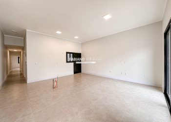 Casa com 104m², 3 dormitórios, 1 suíte, 1 vaga, no bairro Centro em Xangri-Lá