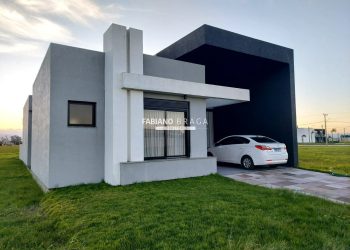 Casa com 145m², 4 dormitórios, 4 suítes, 2 vagas, Nova Xangri-lá em Xangri-Lá