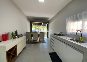 Casa com 110m², 2 dormitórios, 1 suíte, 2 vagas, no bairro Rainha Do Mar em Xangri-Lá