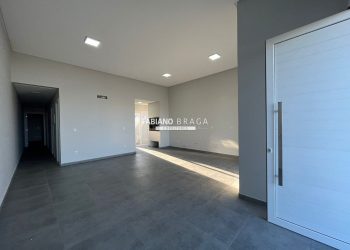 Casa com 100m², 3 dormitórios, 1 suíte, 2 vagas, no bairro Centro em Xangri-Lá